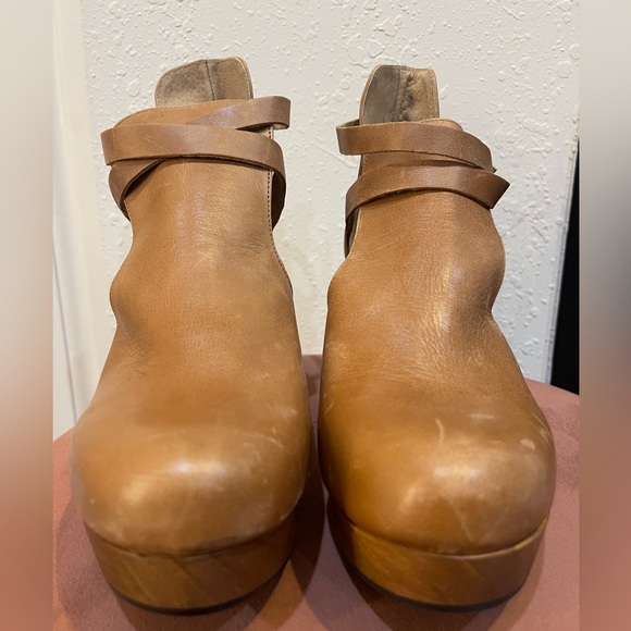 Free People Cedar Leather Buckle Platform Clogs
Tan New Without Box SZ 10 - Picture 7 of 14